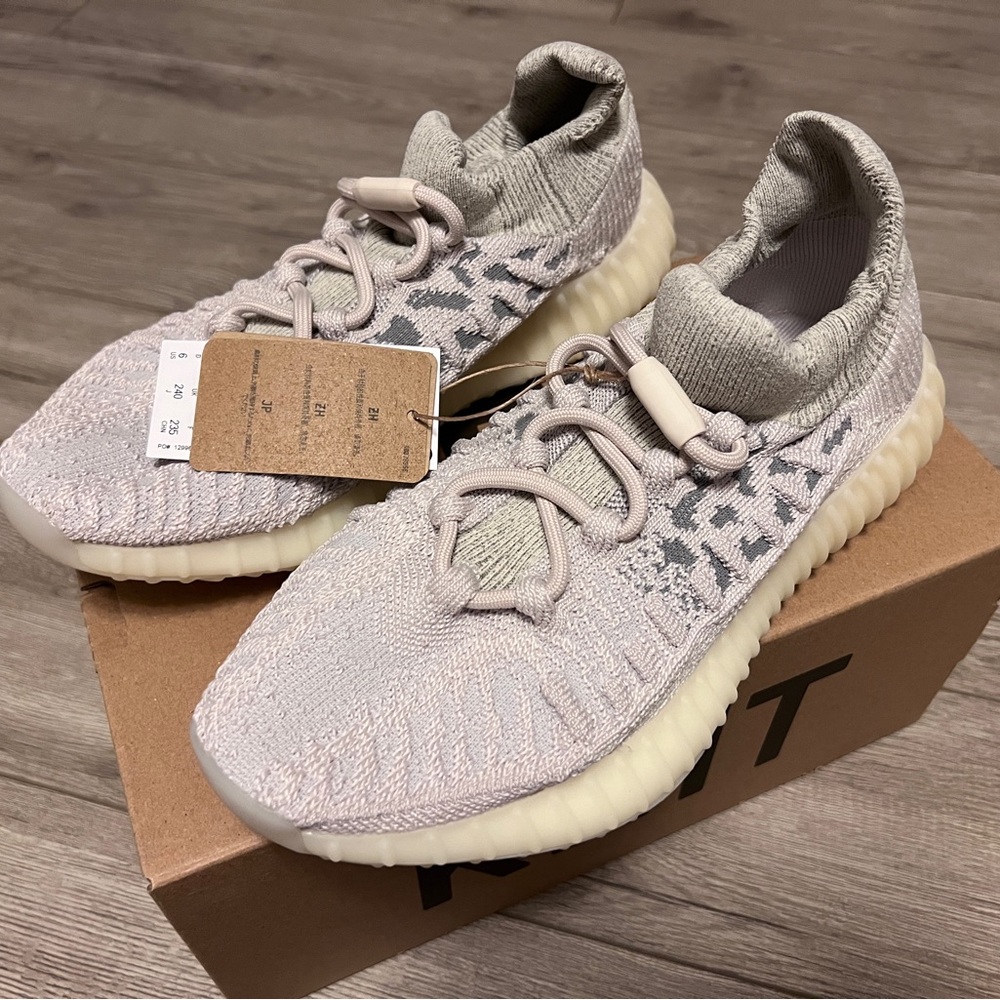 Yeezy 350 V2 CMPCT